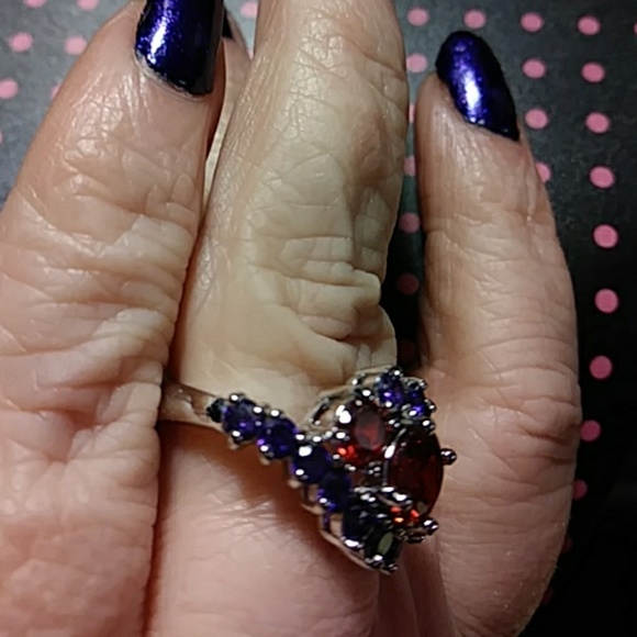 SOLD Sz 7 Garnet and Amethyst ring - Picture 4 of 6